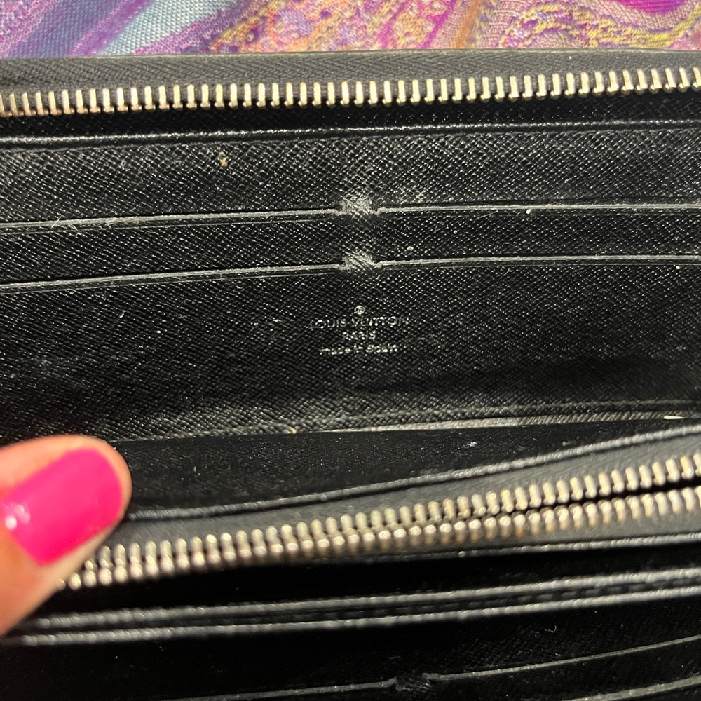 Louis Vuitton Black Epi long wallet - Picture 4 of 9